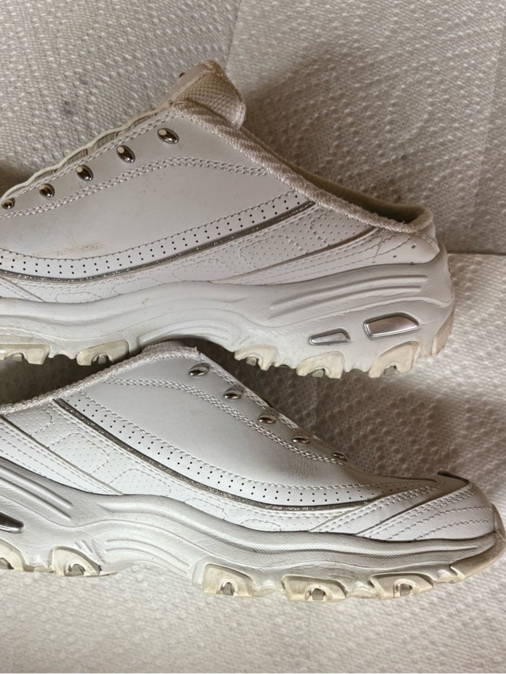 Skechers Dlites White slip on Sneakers